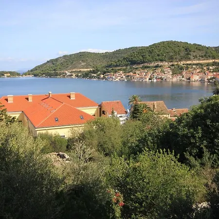 Apartments By The Sea Vis - 2470