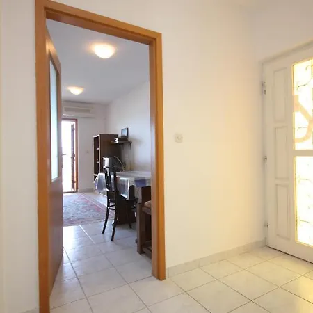 Apartments By The Sea Vis - 2470
