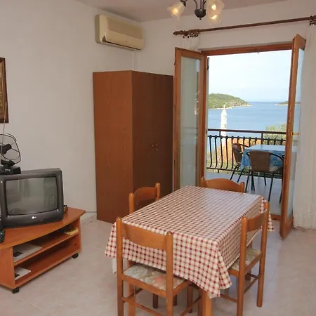 Apartments By The Sea Vis - 2470