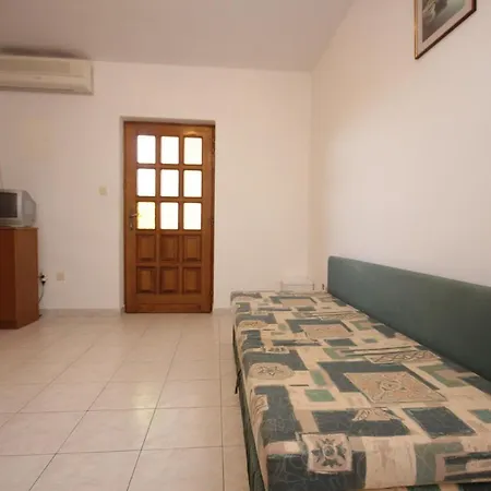 Apartment Apartments By The Sea Vis - 2470