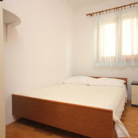 Apartments By The Sea Vis - 2470 Vis