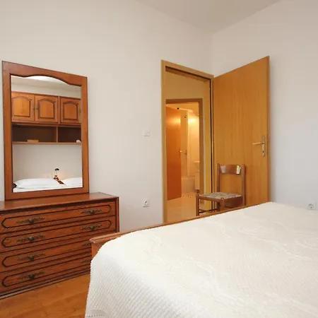 Apartment Apartments By The Sea Vis - 2470